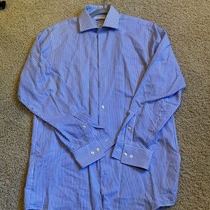 LEAVING CLOSET! Van Heusen Men’s shirt. SIZE: 14 1/2x 32/33 Reg Fit/ FLEX COLLAR